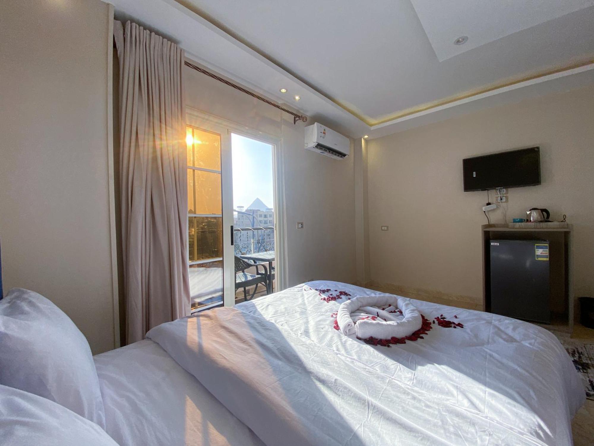 Young Pharaoh View Inn Le Caire Extérieur photo