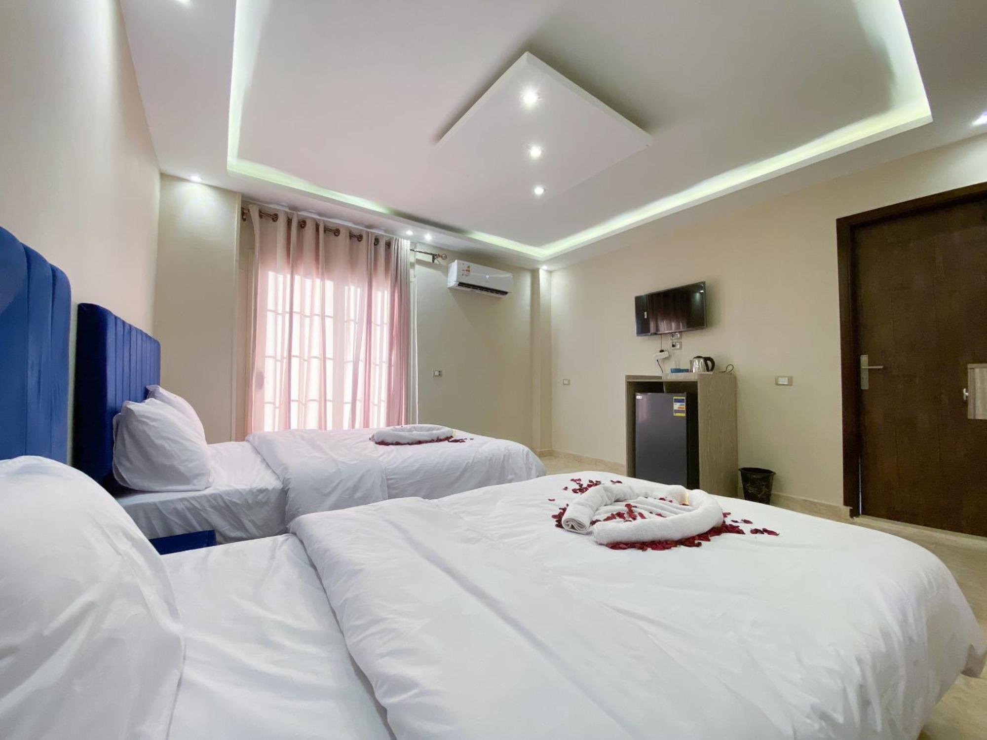 Young Pharaoh View Inn Le Caire Extérieur photo
