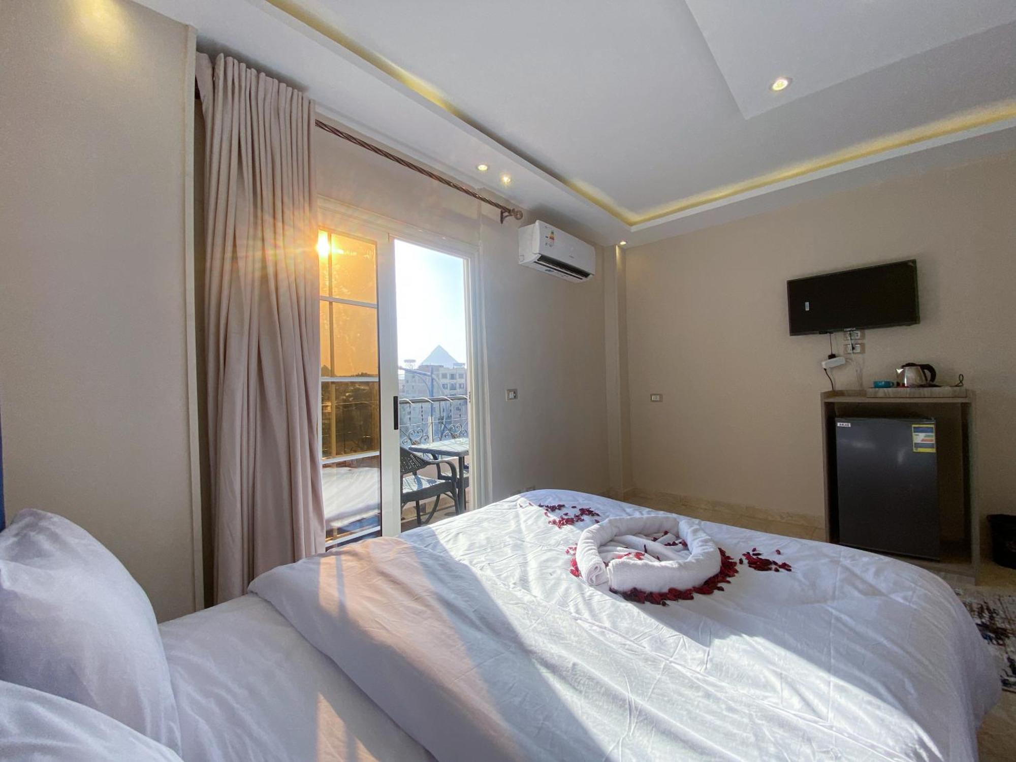 Young Pharaoh View Inn Le Caire Extérieur photo