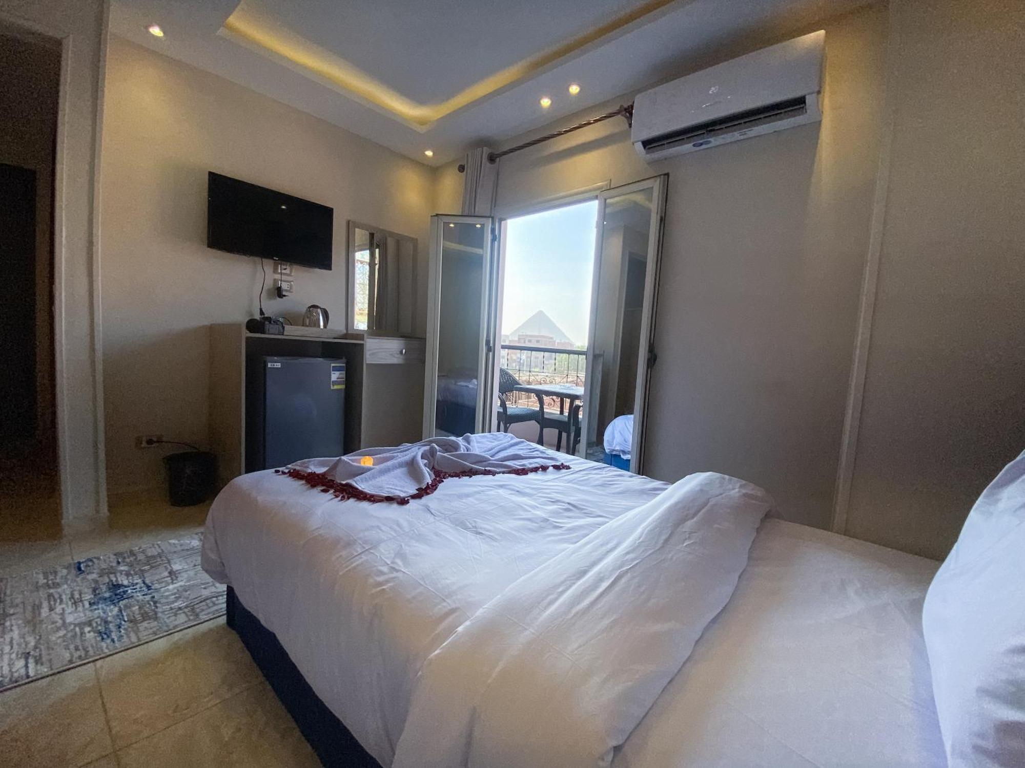Young Pharaoh View Inn Le Caire Extérieur photo