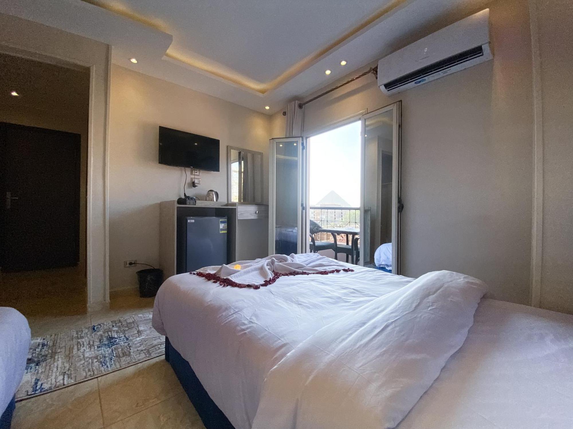 Young Pharaoh View Inn Le Caire Extérieur photo