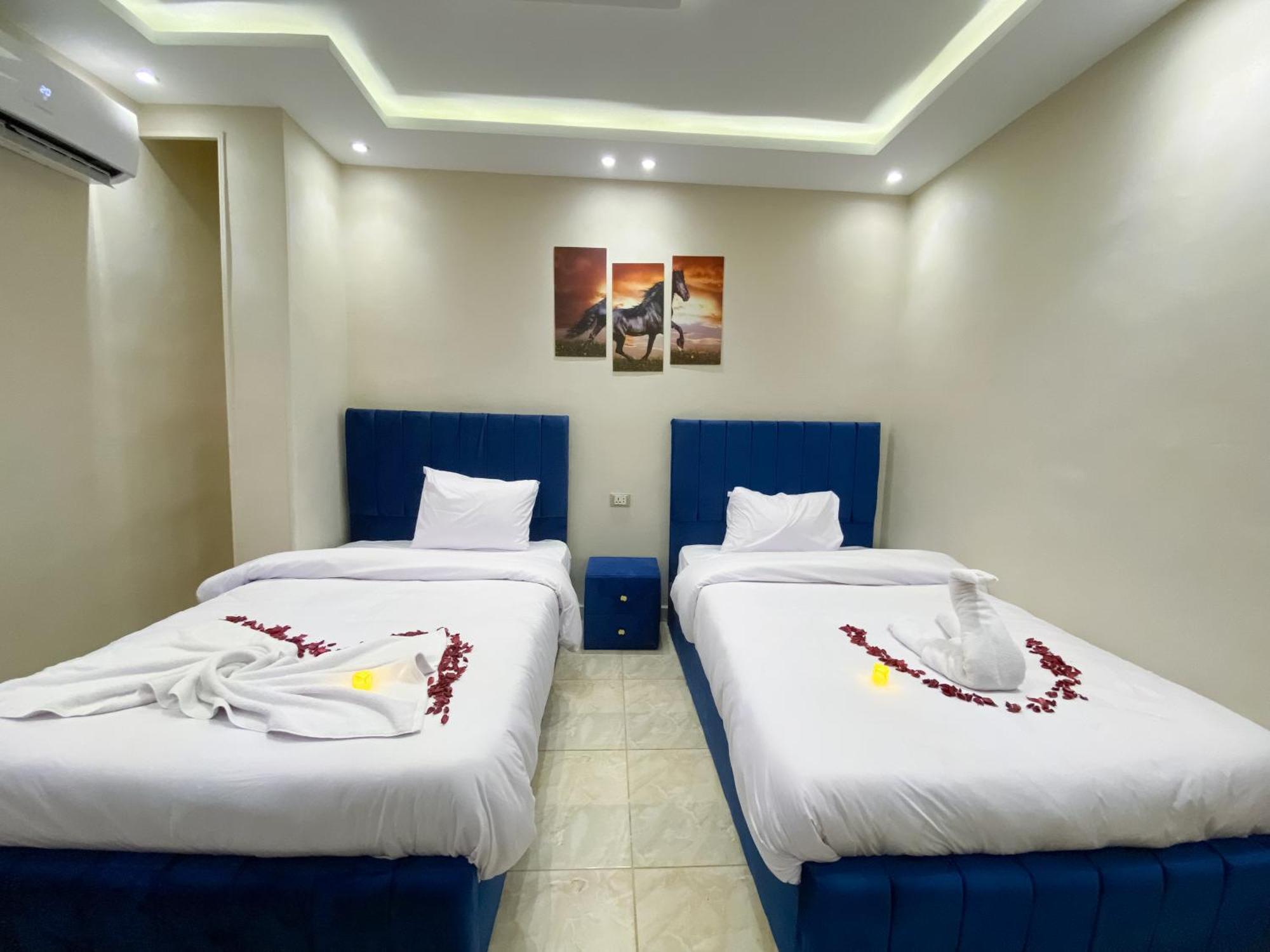 Young Pharaoh View Inn Le Caire Extérieur photo