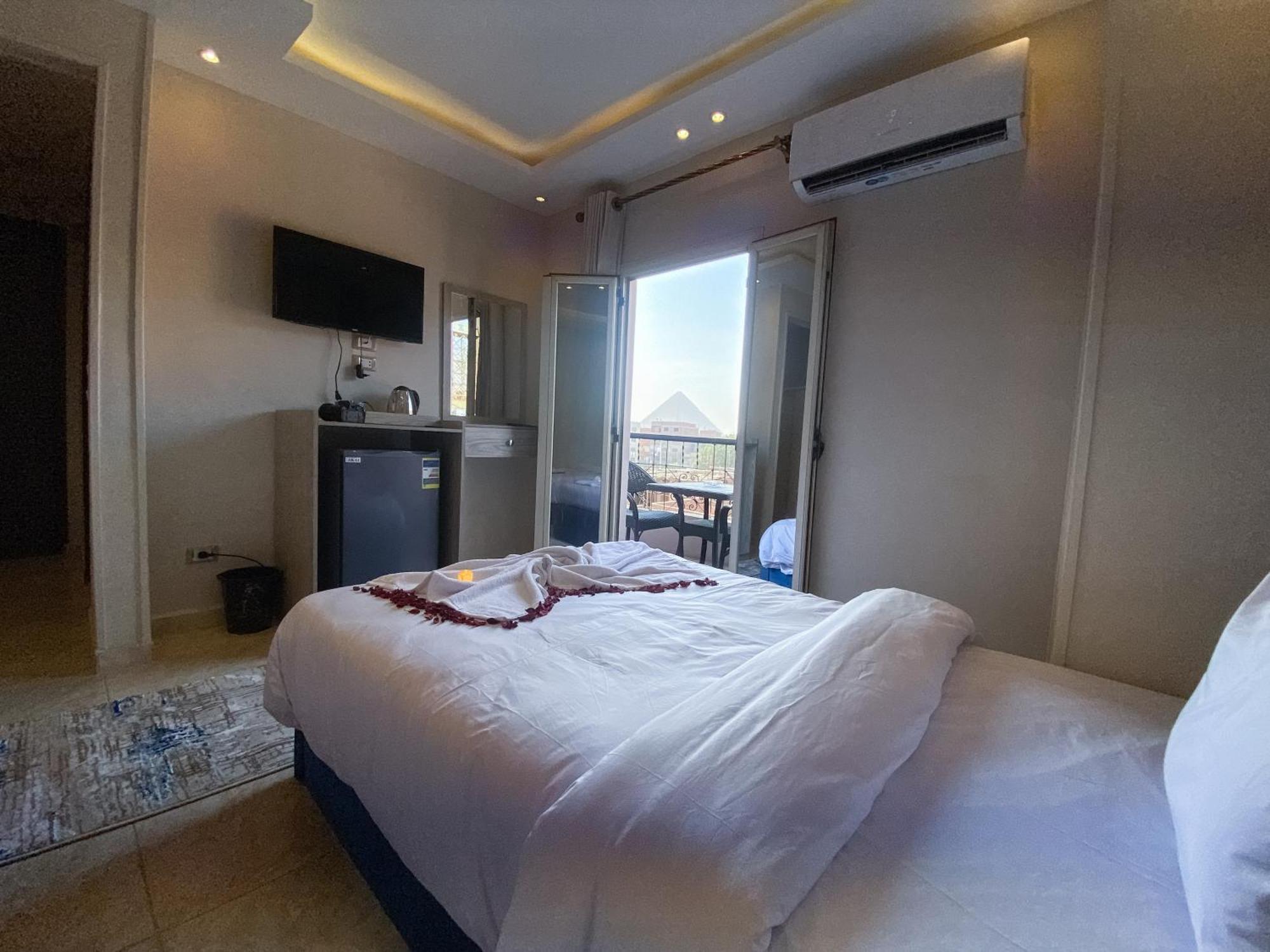 Young Pharaoh View Inn Le Caire Extérieur photo
