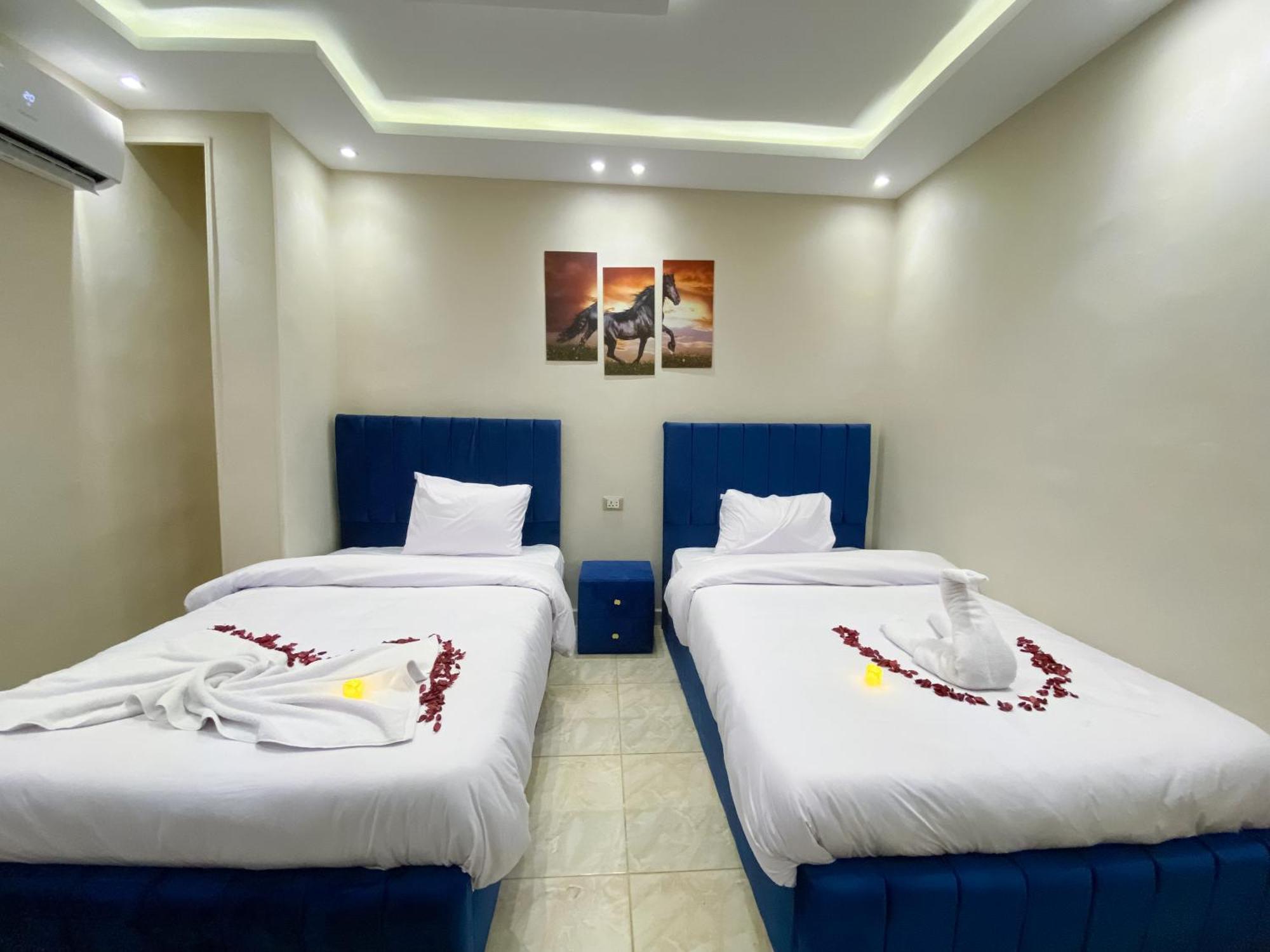 Young Pharaoh View Inn Le Caire Extérieur photo