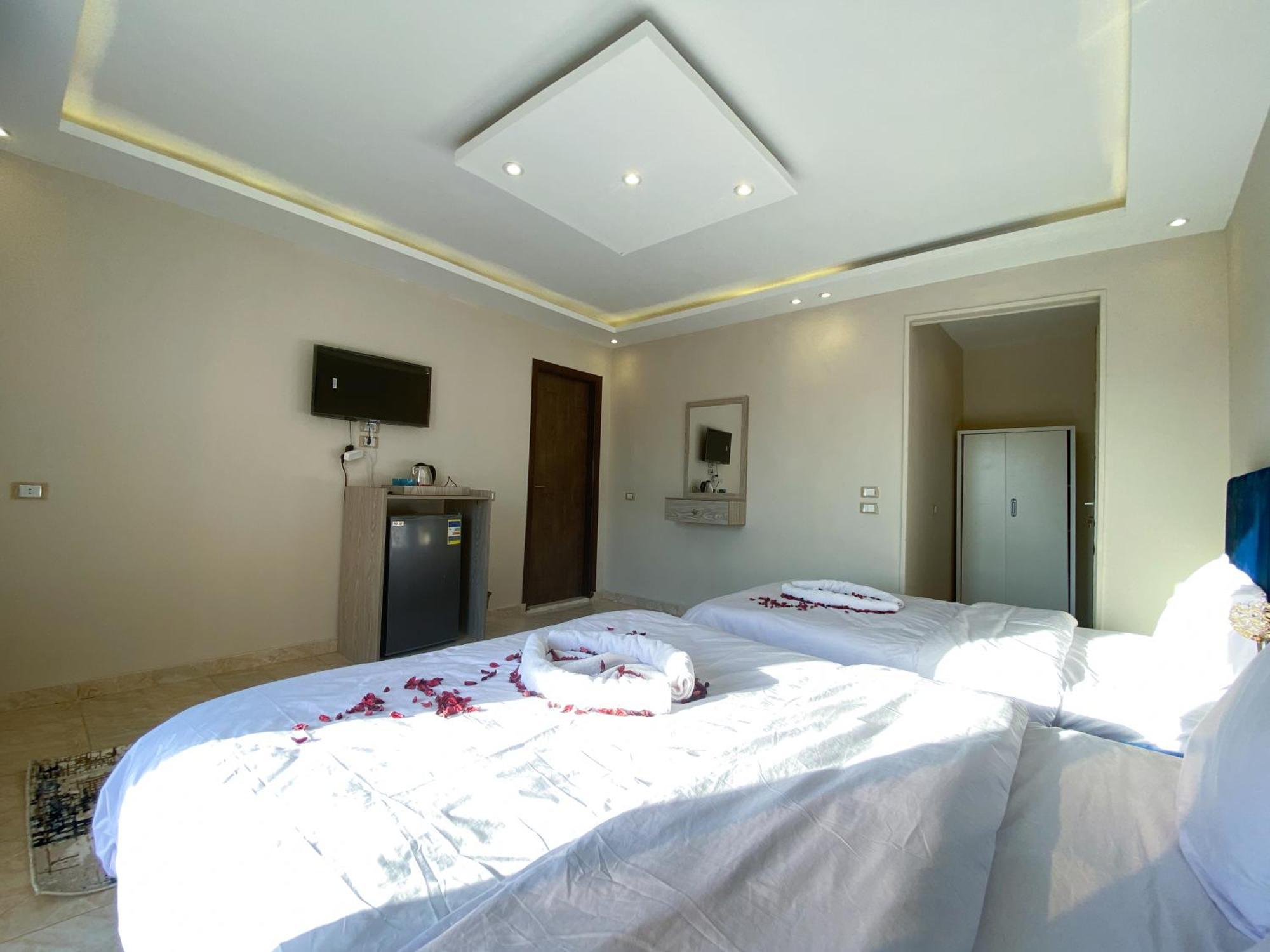 Young Pharaoh View Inn Le Caire Extérieur photo